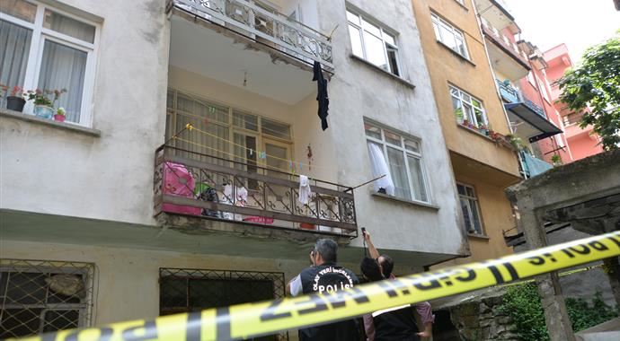 5. kattan düşen 1.5 yaşındaki çocuğun inanılmaz kurtuluşu 5. kattan düşen 1.5 yaşındaki çocuğun inanılmaz kurtuluşu