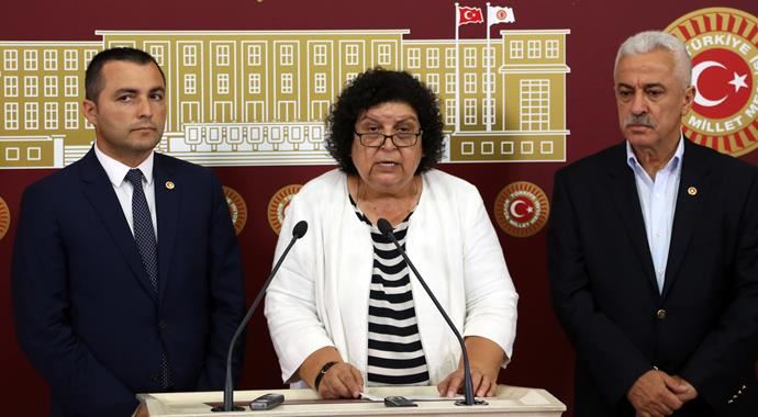 CHP&#039;li vekil gözyaşlarına boğuldu