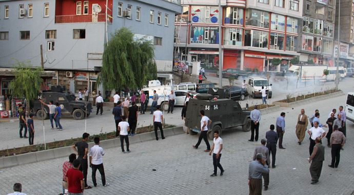 Şemdinli'de taşlı sopalı kavga: 5 yaralı Şemdinli'de taşlı sopalı kavga: 5 yaralı