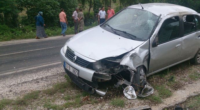 Kahramanmaraş'ta otomobil devrildi: 3 yaralı Kahramanmaraş'ta otomobil devrildi: 3 yaralı