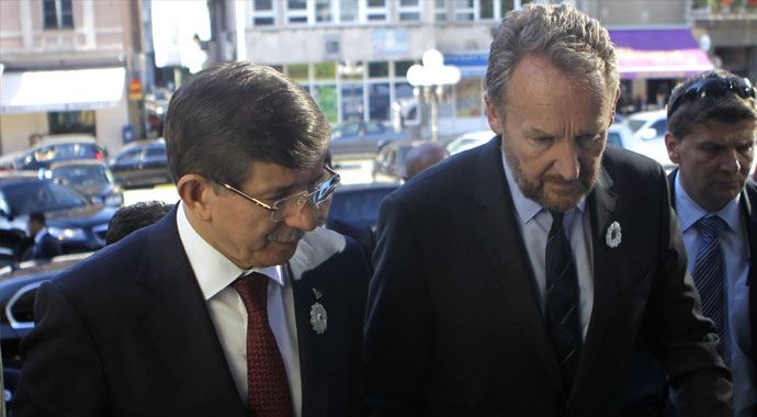 Davutoğlu Teravih'i Bosna Hersek'te kıldı Davutoğlu Teravih'i Bosna Hersek'te kıldı