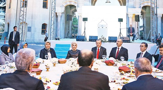 Erdoğan: Hayatımızı milletimize hizmete adadık Erdoğan: Hayatımızı milletimize hizmete adadık