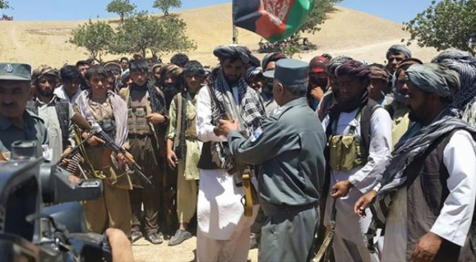 Afganistan'da 150 Taliban militanı teslim oldu