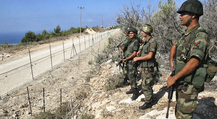 Lübnan'da İsrail'e ait bir keşif uçağı düştü Lübnan'da İsrail'e ait bir keşif uçağı düştü