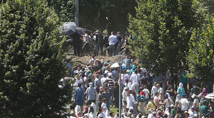 Sırbistan Başbakanı'na saldırı Sırbistan Başbakanı'na saldırı