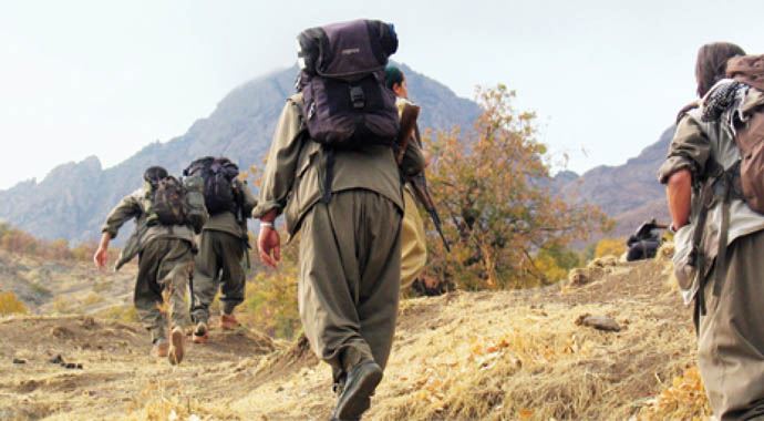 PKK köylüleri kendine kalkan yaptı PKK köylüleri kendine kalkan yaptı