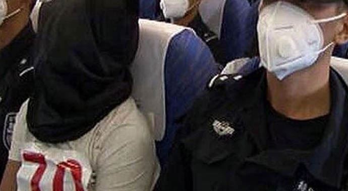 Uygur Türkleri Tayland'dan Çin'e başlarına çuval geçirilerek götürülmüş Uygur Türkleri Tayland'dan Çin'e başlarına çuval geçirilerek götürülmüş