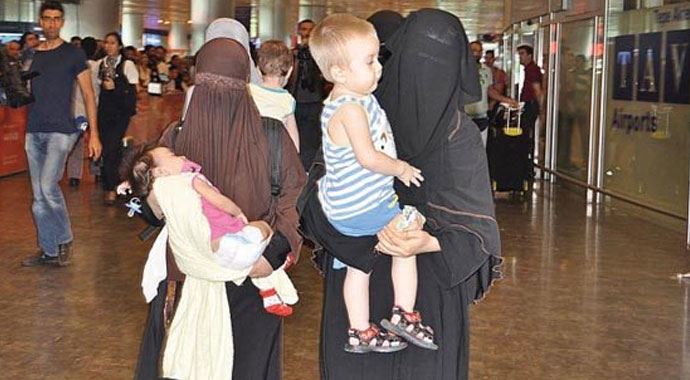 8 Uygur daha Türkiye'ye getirildi 8 Uygur daha Türkiye'ye getirildi