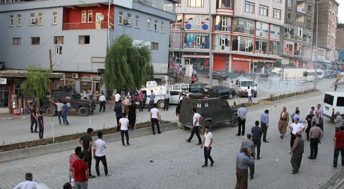 Hakkari&#039;de aileler çatıştı: 5 yaralı