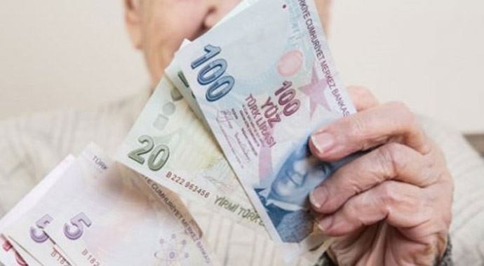 Emeklileri sevinderecek haber, Bayramdan önce zamlı maaş hesapta!