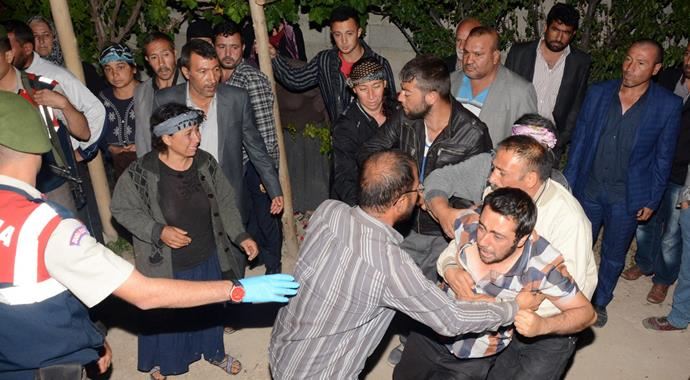 Sahur vakti cinnet: 2 ölü, 1 yaralı Sahur vakti cinnet: 2 ölü, 1 yaralı