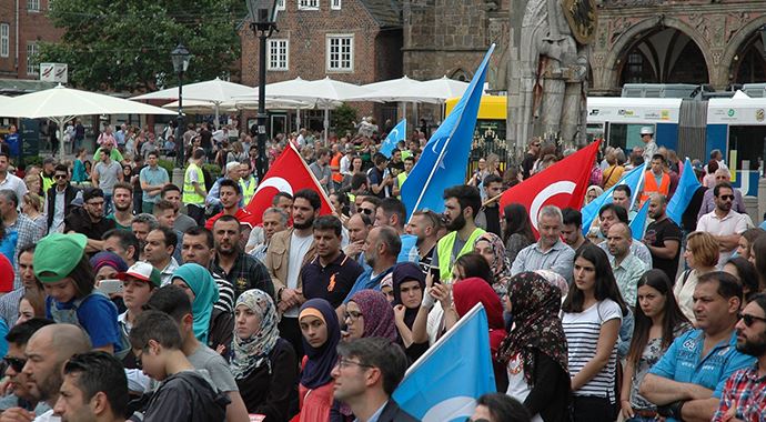 Doğu Türkistan'daki uygulamalar Almanya'da protesto edildi Doğu Türkistan'daki uygulamalar Almanya'da protesto edildi