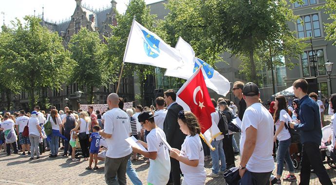 Srebrenica Soykırımı'nda hayatını kaybedenler Hollanda'da anıldı Srebrenica Soykırımı'nda hayatını kaybedenler Hollanda'da anıldı