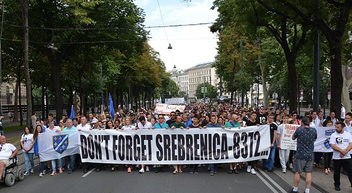 Srebrenica Soykırımı'nda hayatını kaybedenler Viyana'da anıldı Srebrenica Soykırımı'nda hayatını kaybedenler Viyana'da anıldı