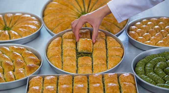 Baklavacıların bayram mesaisi Baklavacıların bayram mesaisi