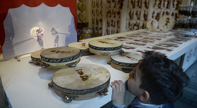 'Asırlık Sanatlar' Sultanahmet Meydanı'nda sergileniyor 'Asırlık Sanatlar' Sultanahmet Meydanı'nda sergileniyor