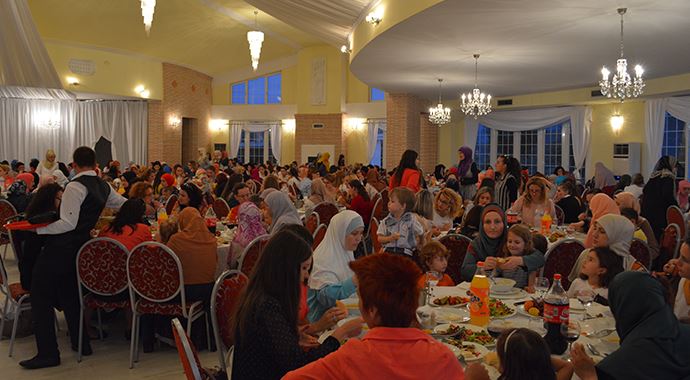 TİKA, Arnavutluk'ta iftar sofraları kuruyor TİKA, Arnavutluk'ta iftar sofraları kuruyor