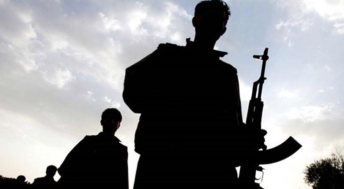 Hakkari'de bir terörist teslim oldu Hakkari'de bir terörist teslim oldu