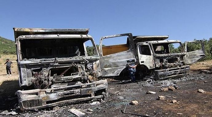PKK Siirt'te iş makinelerini kundakladı PKK Siirt'te iş makinelerini kundakladı
