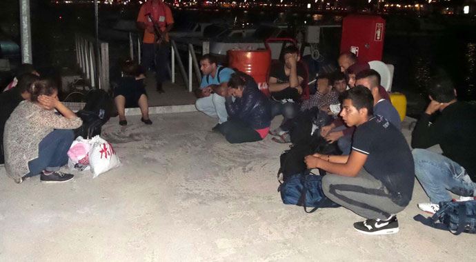 Çanakkale'de onlarca kaçak yakalandı Çanakkale'de onlarca kaçak yakalandı