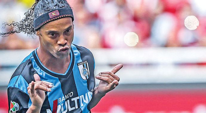 Ronaldinho çalım attı Ronaldinho çalım attı