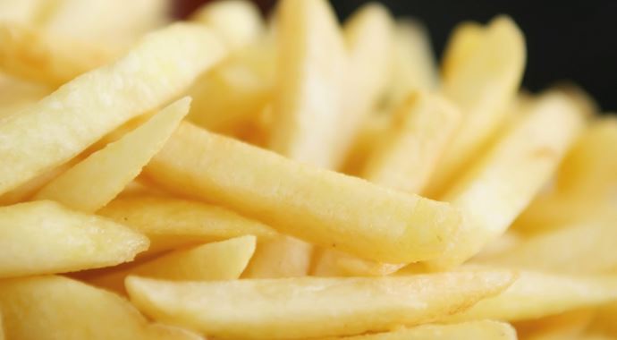 Patates kızartırken yangın çıkardı