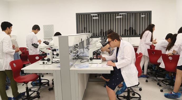 İstanbul Aydın Üniversitesi'nden lise öğrencilerine yaz okulu