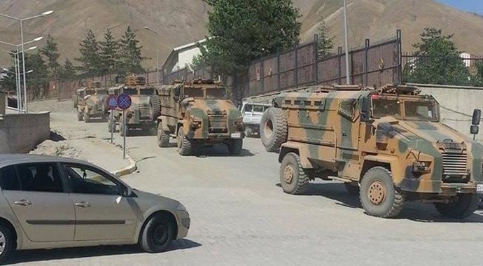 60 araçlık askeri konvoy sınıra doğru harekete geçti! 60 araçlık askeri konvoy sınıra doğru harekete geçti!