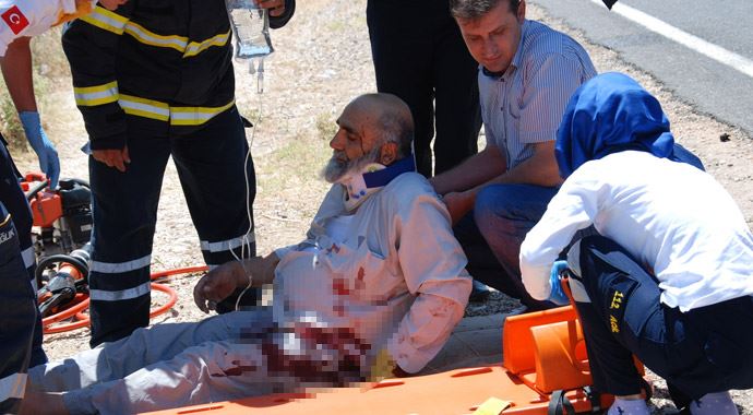 İki otomobil kafa kafaya çarpıştı! 6 yaralı İki otomobil kafa kafaya çarpıştı! 6 yaralı