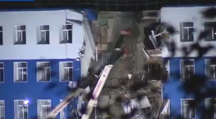 Askeri bina çöktü, 23 ölü