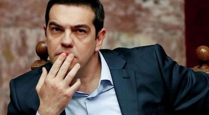 Yunanistan'da istifa depremi! Yunanistan'da istifa depremi!