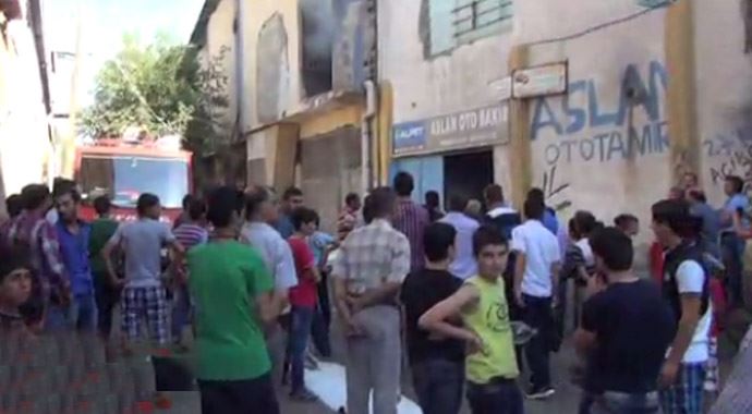 Dumandan etkilenen itfaiye erlerine vatandaş yardım etti