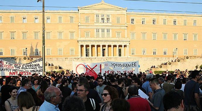 Atina'da "kurtarma paketi"ne karşı gösteri Atina'da "kurtarma paketi"ne karşı gösteri