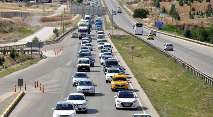 Bayram trafiği bu ili vurdu Bayram trafiği bu ili vurdu