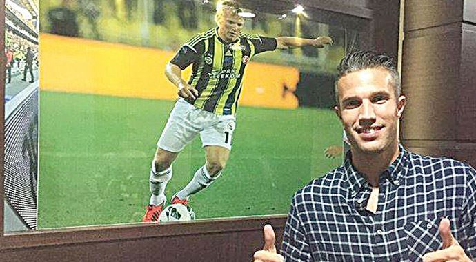 Kuyt'tan RVP'ye tebrik Kuyt'tan RVP'ye tebrik