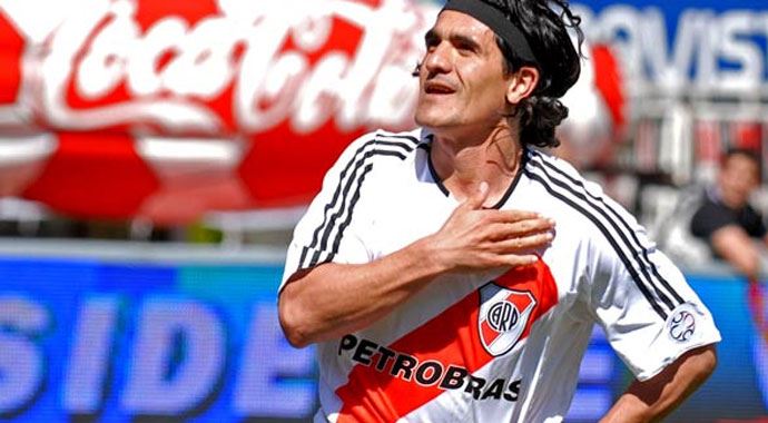Efsane Fenerbahçeli oyuncu futbola geri dönüyor Efsane Fenerbahçeli oyuncu futbola geri dönüyor