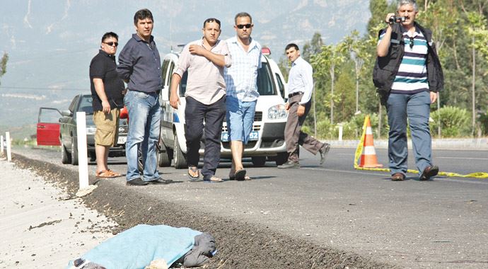 Benzin bitti ecel geldi, emniyet şeridinde cinayet gibi kaza! Benzin bitti ecel geldi, emniyet şeridinde cinayet gibi kaza!