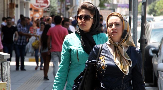 İranlı turistler Van'a 'can suyu' oldu İranlı turistler Van'a 'can suyu' oldu