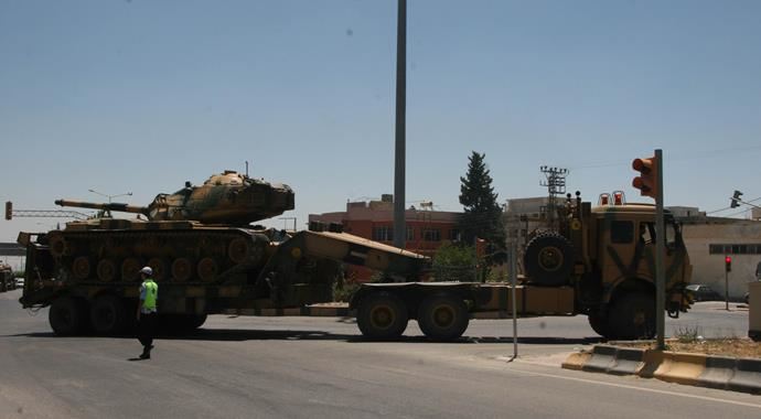 Suriye sınırına tank taburu sevk edildi Suriye sınırına tank taburu sevk edildi
