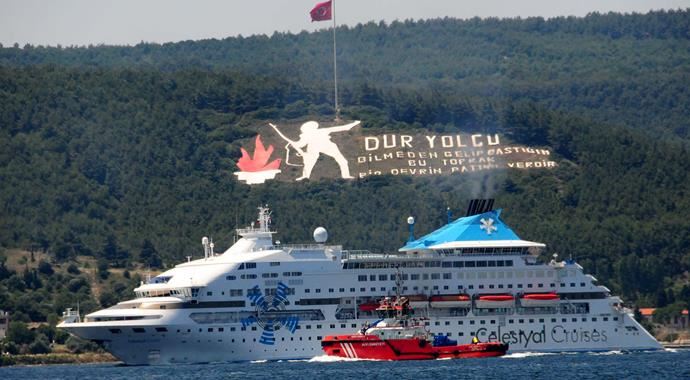 Tankerle çarpışan gemi Yunanistan'a götürüldü Tankerle çarpışan gemi Yunanistan'a götürüldü