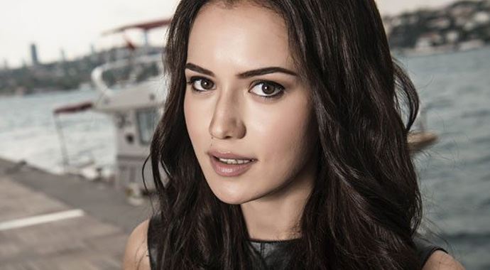Fahriye Evcen'e 'botoks' eleştirisi Fahriye Evcen'e 'botoks' eleştirisi