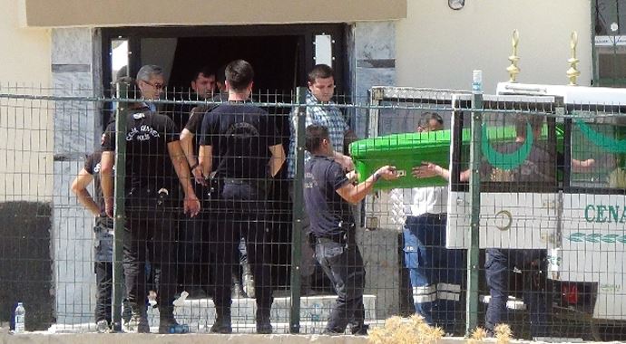 Şehit polislerin cenazeleri Adli Tıp'a gönderildi Şehit polislerin cenazeleri Adli Tıp'a gönderildi