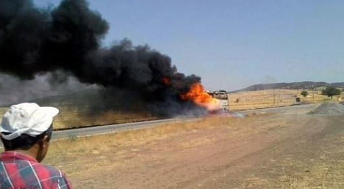 PKK karayolunu kesti! PKK karayolunu kesti!