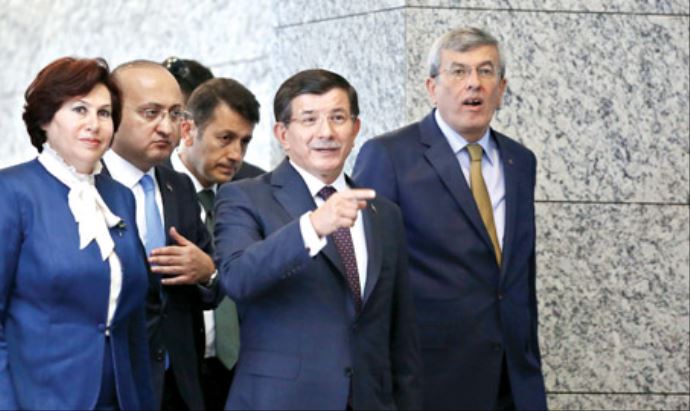 Davutoğlu: Vurma yetkisi askerde ikinci emre gerek yok Davutoğlu: Vurma yetkisi askerde ikinci emre gerek yok