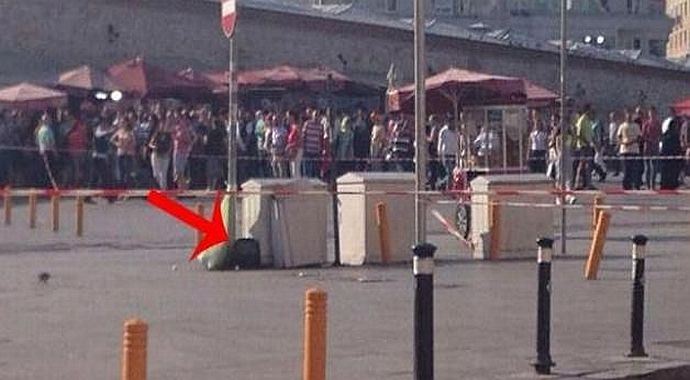 Taksim Meydanı'nda bomba paniği Taksim Meydanı'nda bomba paniği