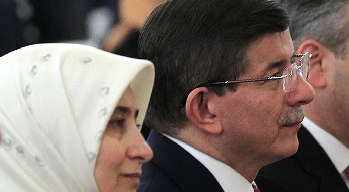 Davutoğlu çiftinden şehit eşine taziye telefonu Davutoğlu çiftinden şehit eşine taziye telefonu