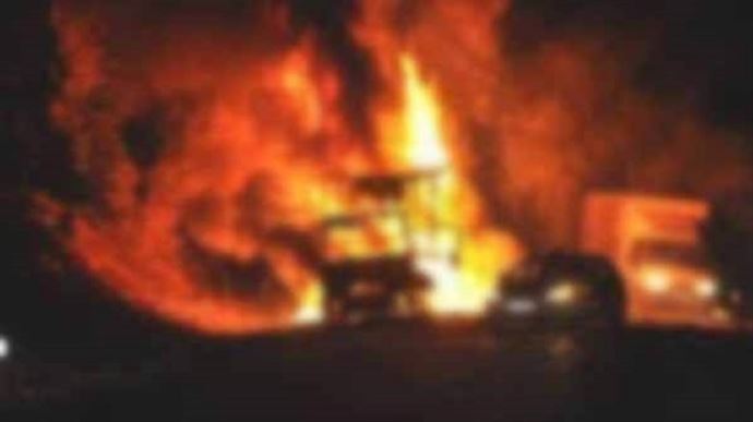 Teröristler askeri aracı yaktı Teröristler askeri aracı yaktı