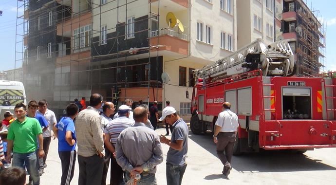 Apartmanda çıkan yangın korkuttu