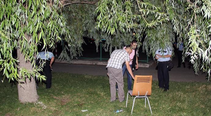 Kendini ağaca asan adam son anda kurtarıldı