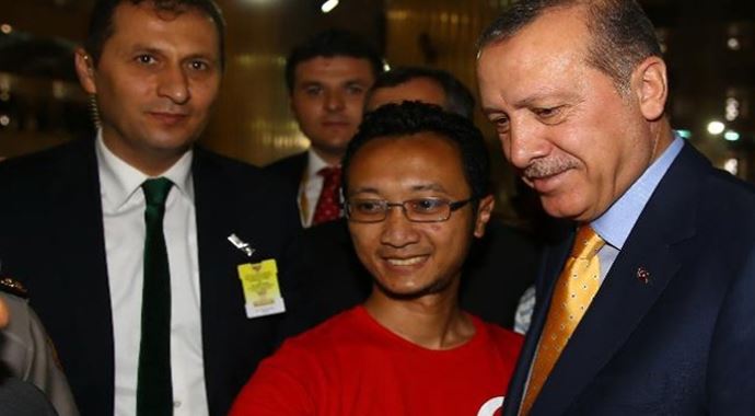 Endonezya'da Erdoğan'a sevgi seli Endonezya'da Erdoğan'a sevgi seli